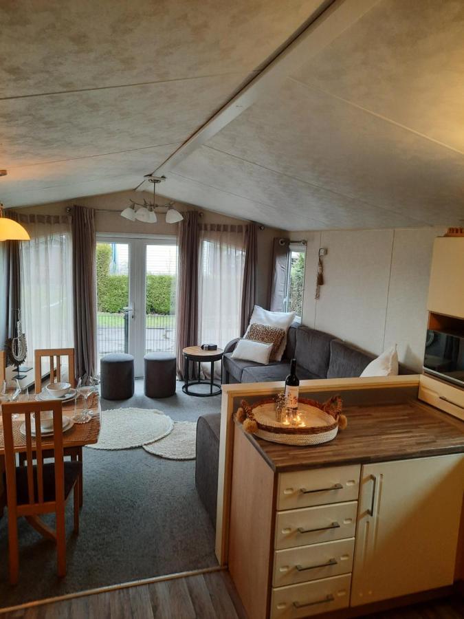 Vakantienoord, Chalet 6P With Veranda, Located In Friesland, 5 Stars Camping On The Lake Suameer Kültér fotó
